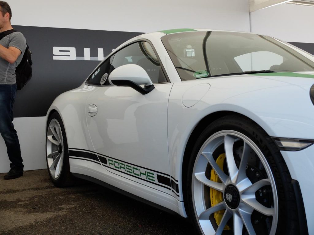 hd-goodwood_2016_live_porsche_911_r_1-2