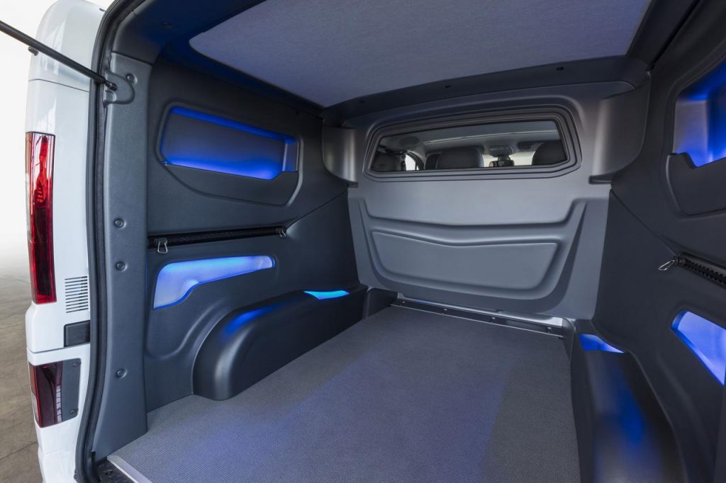 hd-hanovre_2016_opel_vivaro_sport_1-2