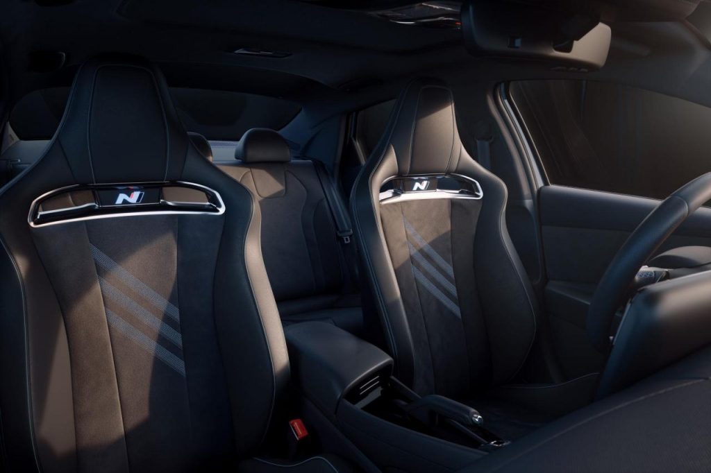 hd-hyundai_elantra_n_miam_miam_mais_pas_touche_1-2