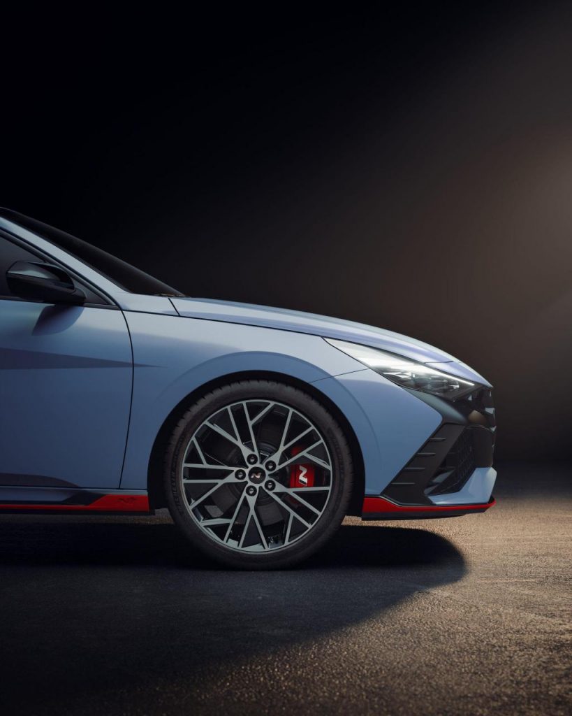 hd-hyundai_elantra_n_miam_miam_mais_pas_touche_1-4