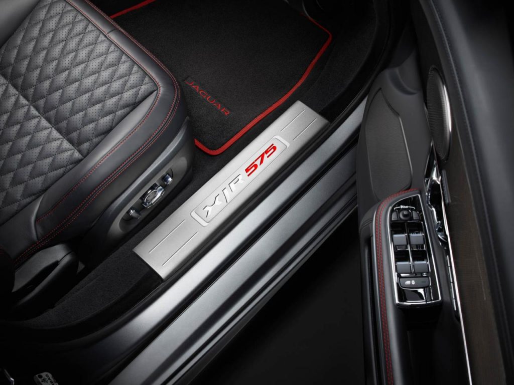 hd-jaguar_xjr575_1-1