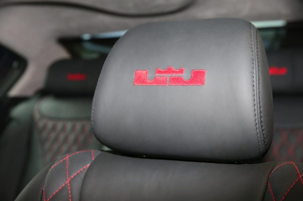 hd-k900_king_james_edition_modle_unique_aux_enchres_1-3