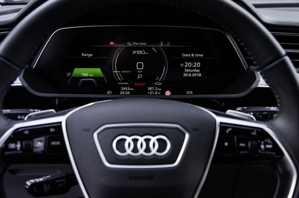 hd-l_audi_etron_montre_son_intrieur_et_ses_rtros_1-14