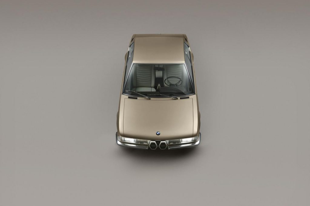 hd-la_bmw_garmisch_de_bertone_et_par_gandini_recre_1-60