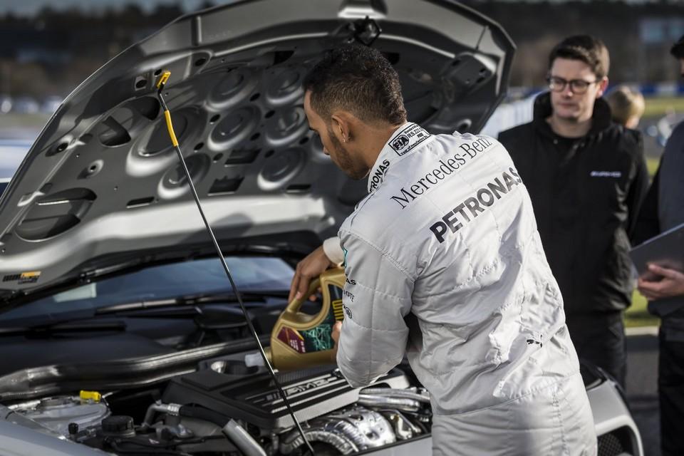 hd-la_compromission_du_jour_lewis_hamilton_liquid_et_metal_1-1