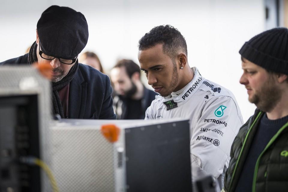 hd-la_compromission_du_jour_lewis_hamilton_liquid_et_metal_1-2