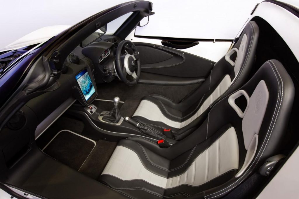 hd-la_detroit_electric_sp01_prte_pour_la_route_1-2