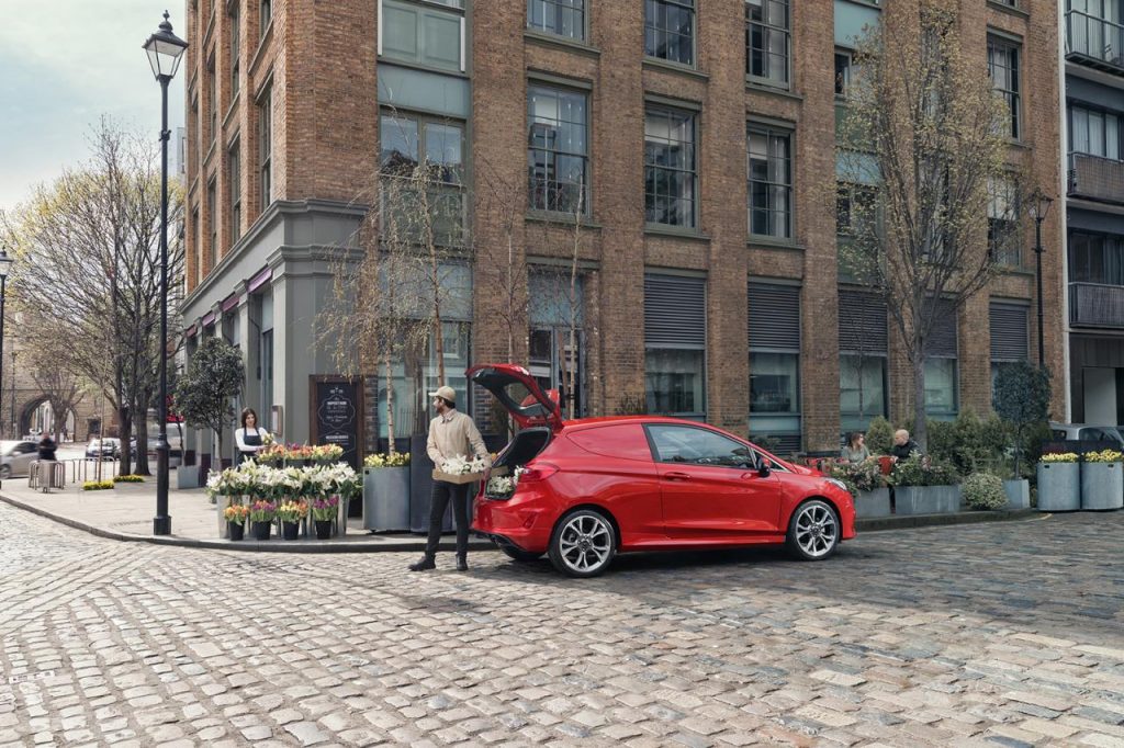 hd-la_ford_fiesta_van_de_retour_1-2