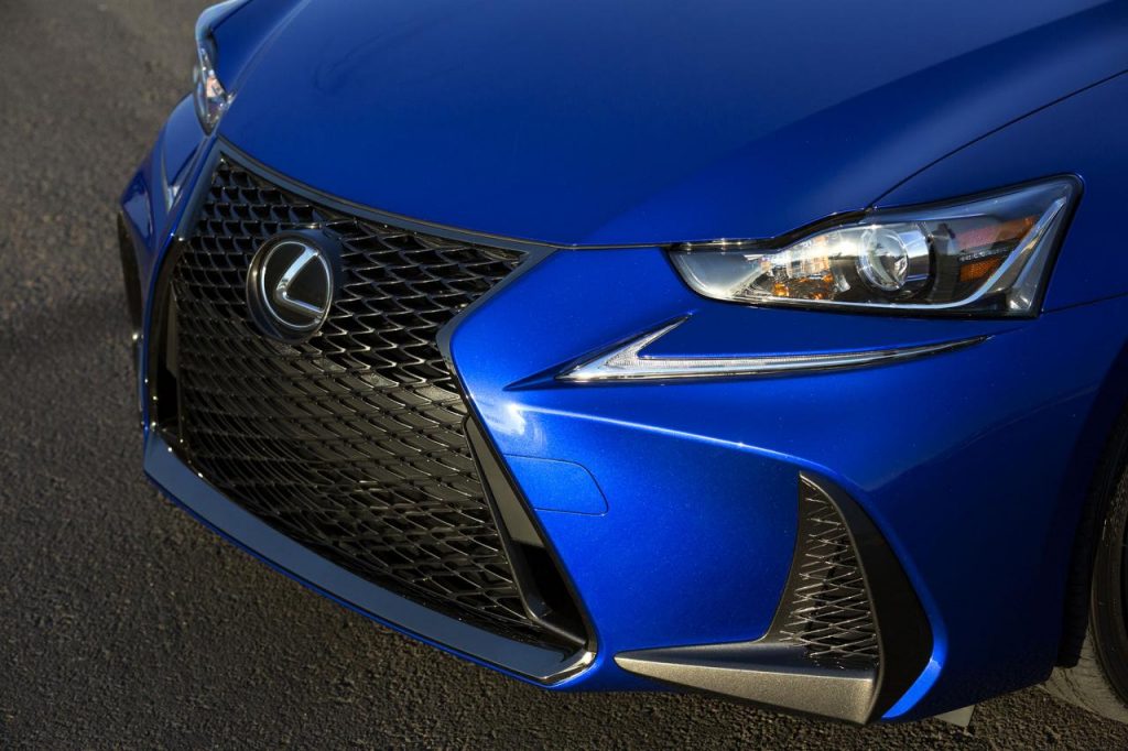 hd-la_lexus_is_restyle_arrive_sur_le_march_1-1