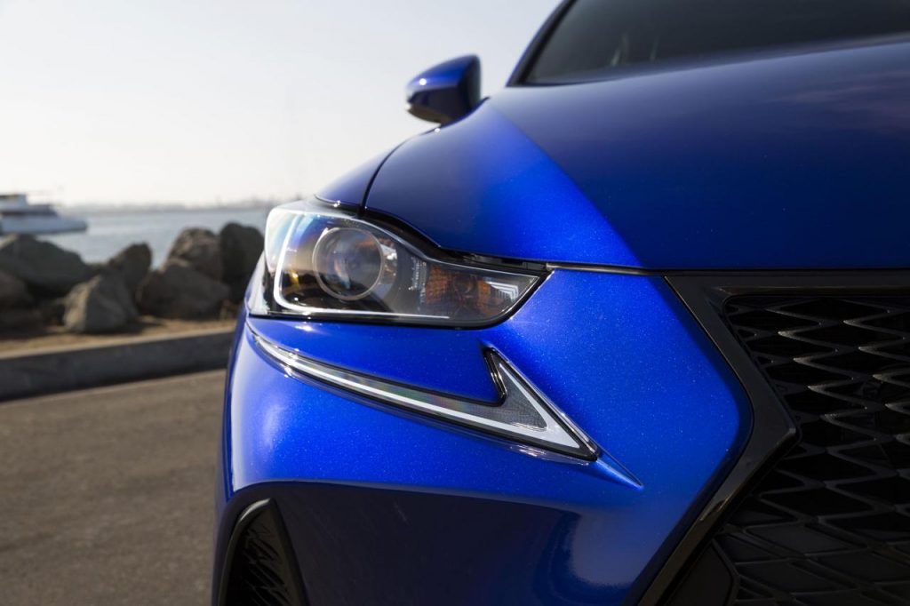 hd-la_lexus_is_restyle_arrive_sur_le_march_1-2