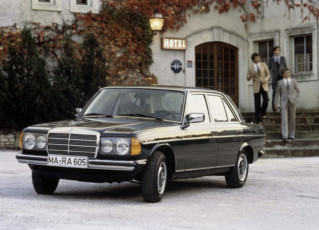 hd-la_mercedes_w123_fte_ses_40_ans_1