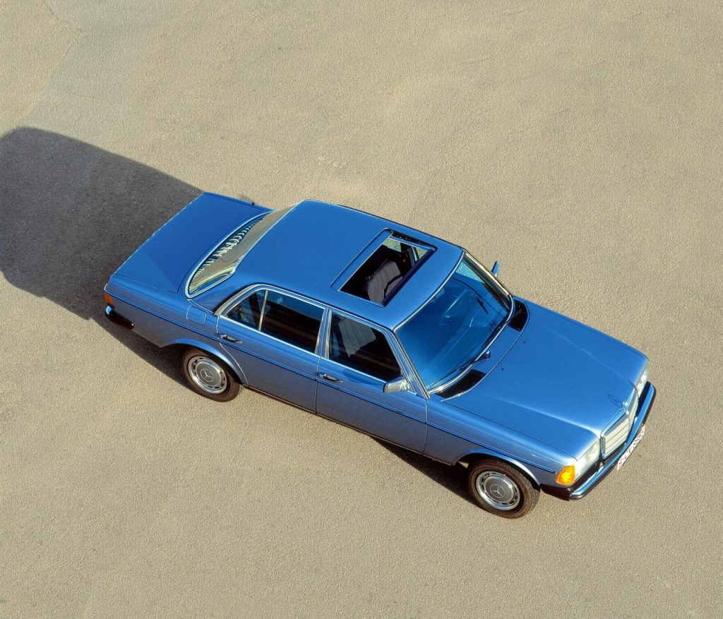 hd-la_mercedes_w123_fte_ses_40_ans_1-4