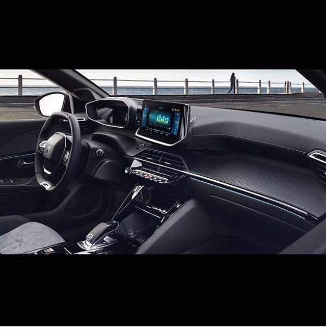 hd-la_nouvelle_peugeot_208_prend_la_fuite_1-3