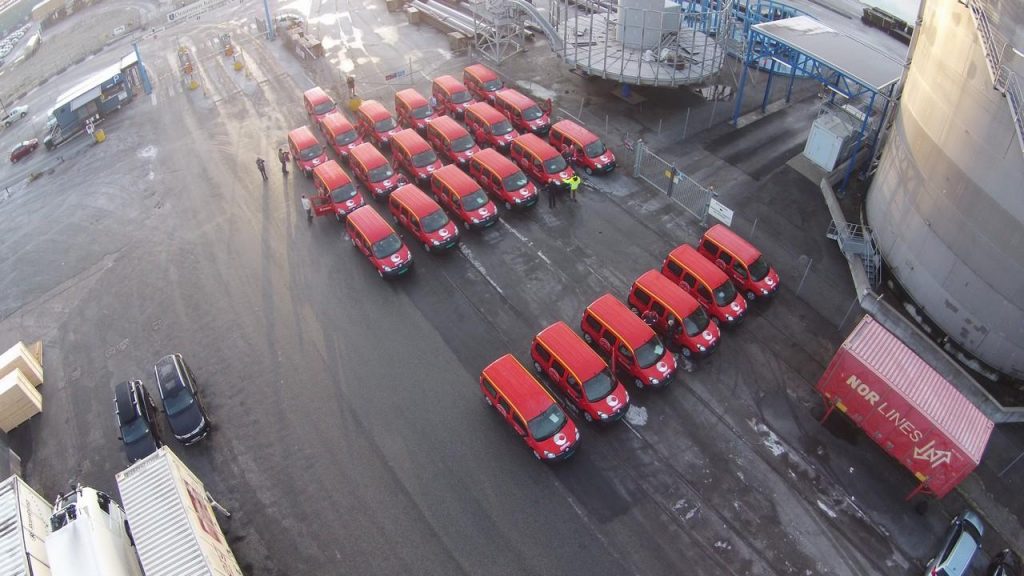 hd-la_poste_norvgienne_en_renault_kangoo_maxi_ze_1-1