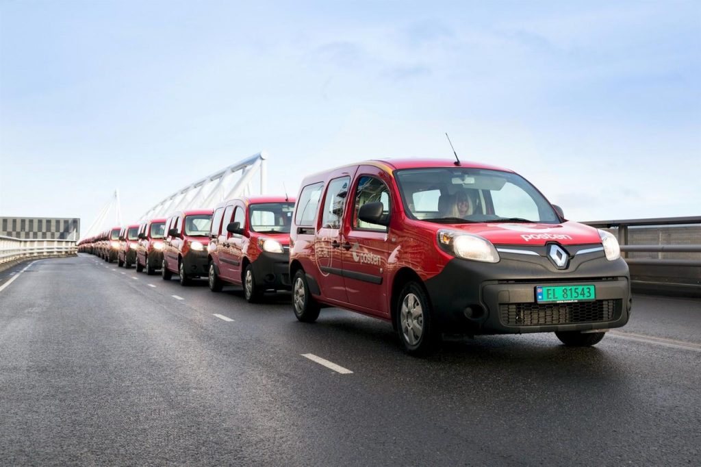 hd-la_poste_norvgienne_en_renault_kangoo_maxi_ze_1