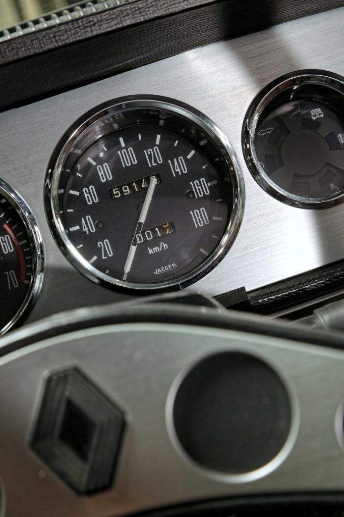 hd-la_renault_16_fte_ses_cinquante_ans_1-1