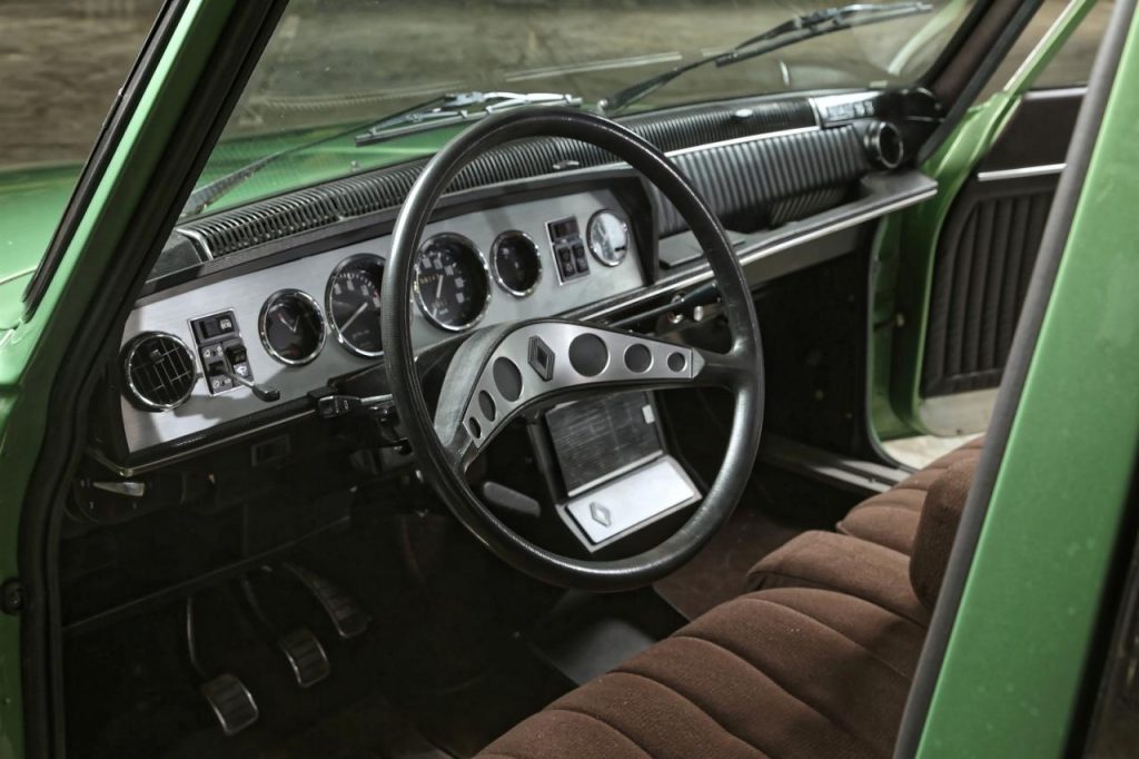 hd-la_renault_16_fte_ses_cinquante_ans_1-2