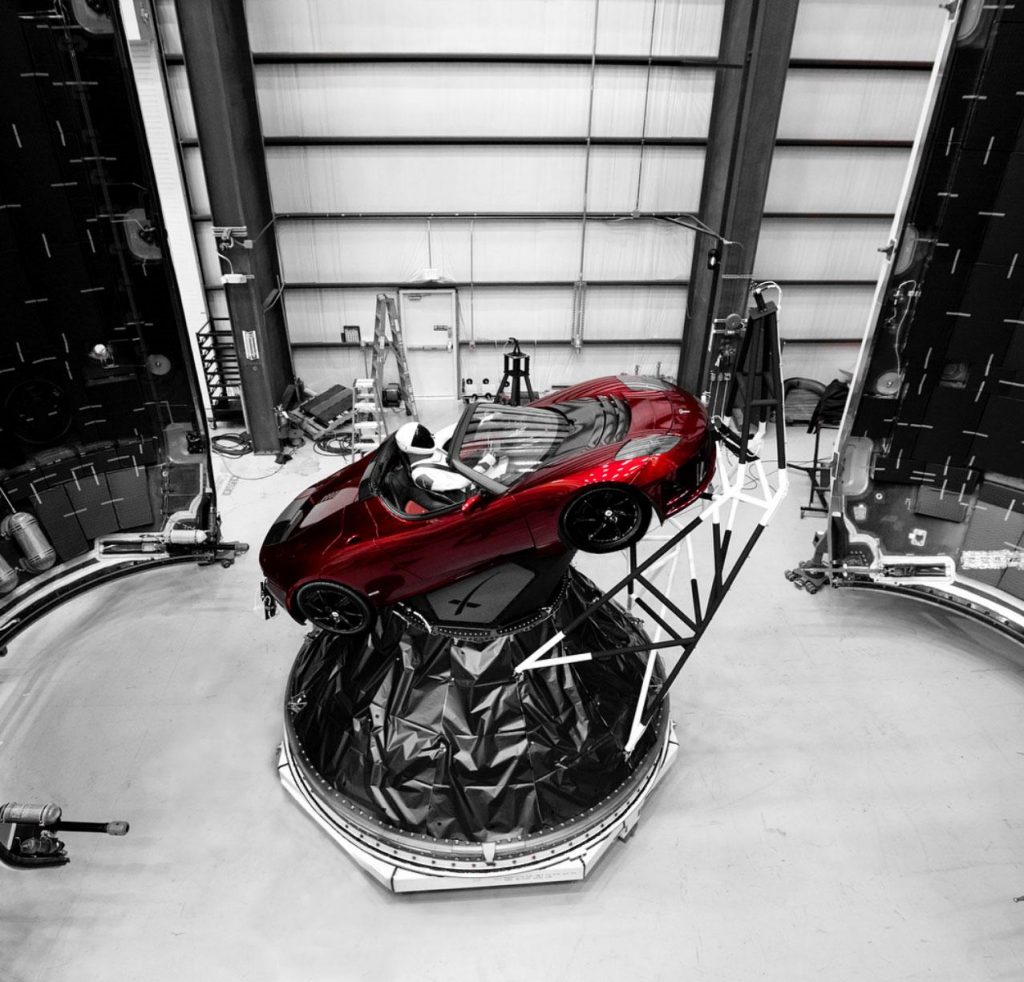 hd-la_tesla_roadster_d_elon_musk_pare_au_dcollage_1-2