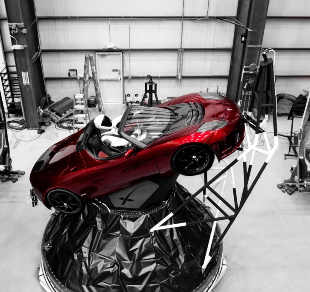 hd-la_tesla_roadster_d_elon_musk_pare_au_dcollage_1-3