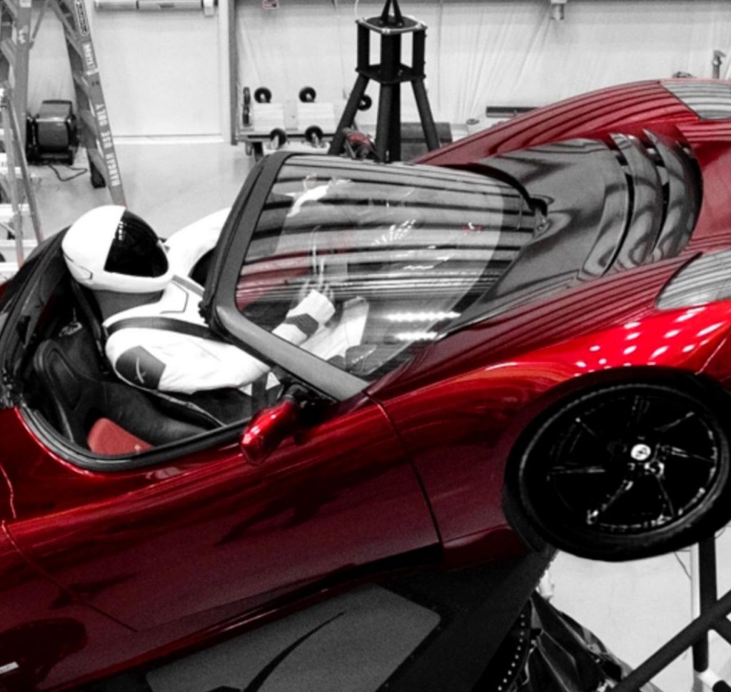 hd-la_tesla_roadster_d_elon_musk_pare_au_dcollage_1-4