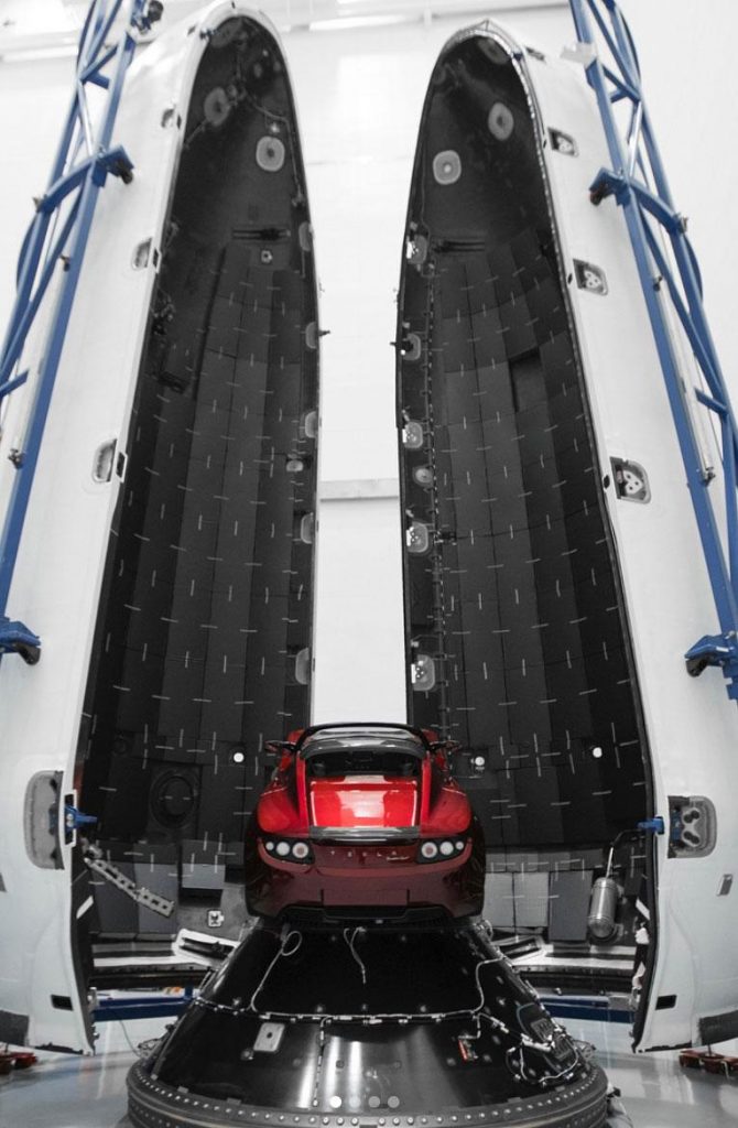 hd-la_tesla_roadster_d_elon_musk_pare_au_dcollage_1