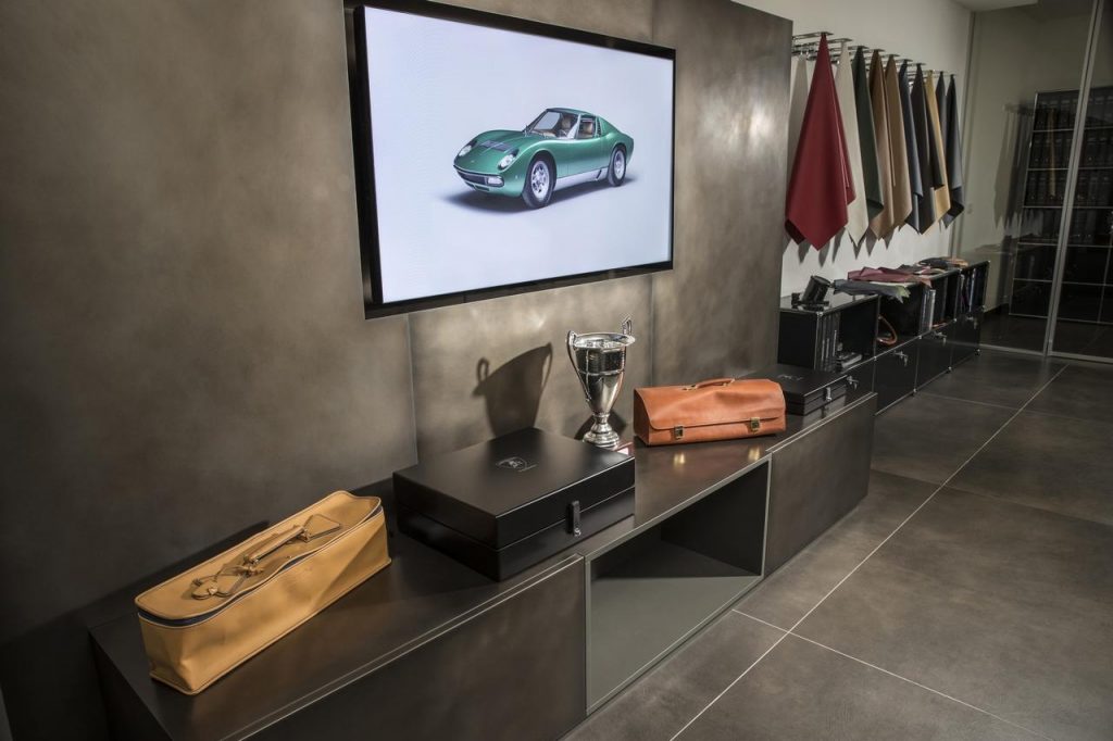 hd-lamborghini_polostorico_les_anciennes_bichonnes_1-8