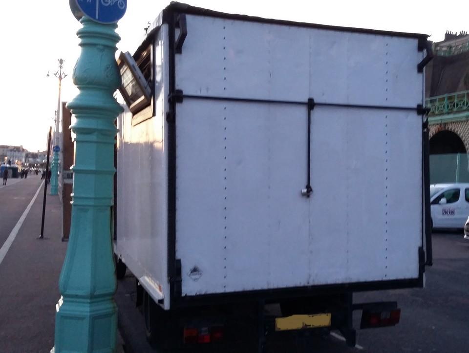 hd-le_conducteur_du_jour_god_is_a_renault_1