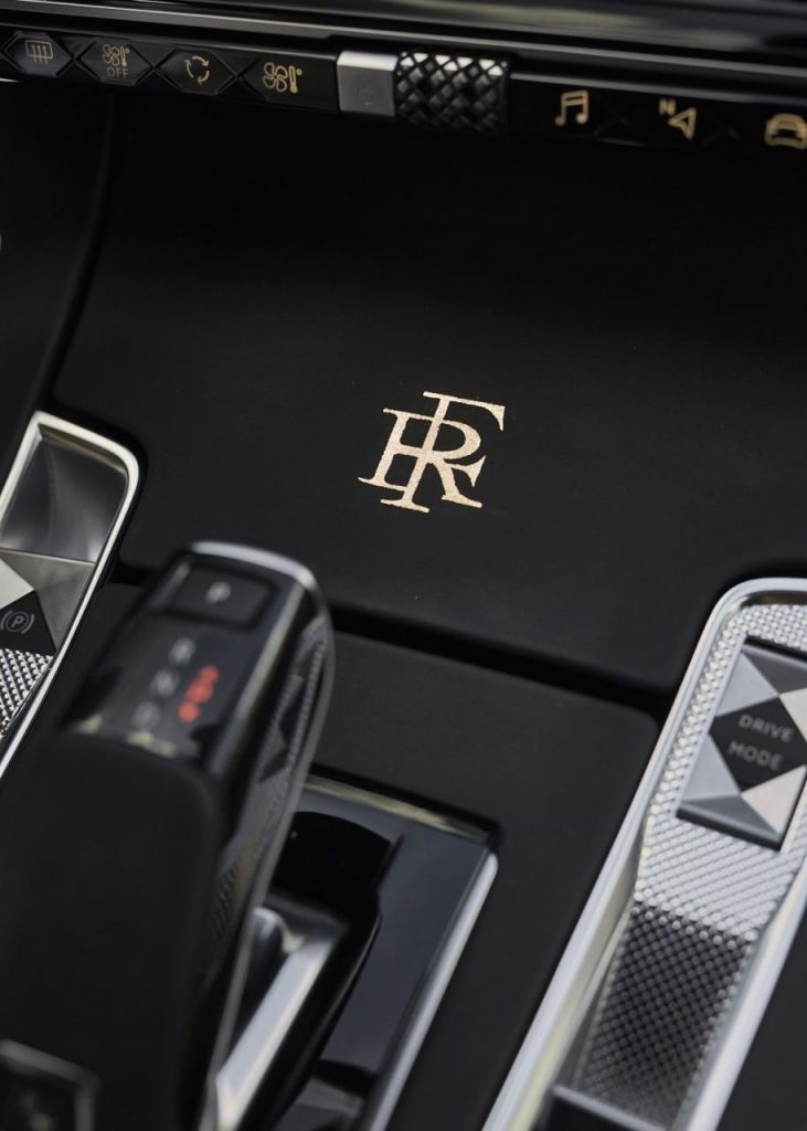 hd-le_ds_7_crossback_s_offre_une_investiture_prsidentielle_1-3