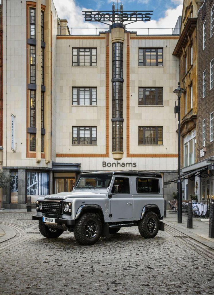 hd-le_land_rover_defender_2_000_000_aux_enchres_1-5