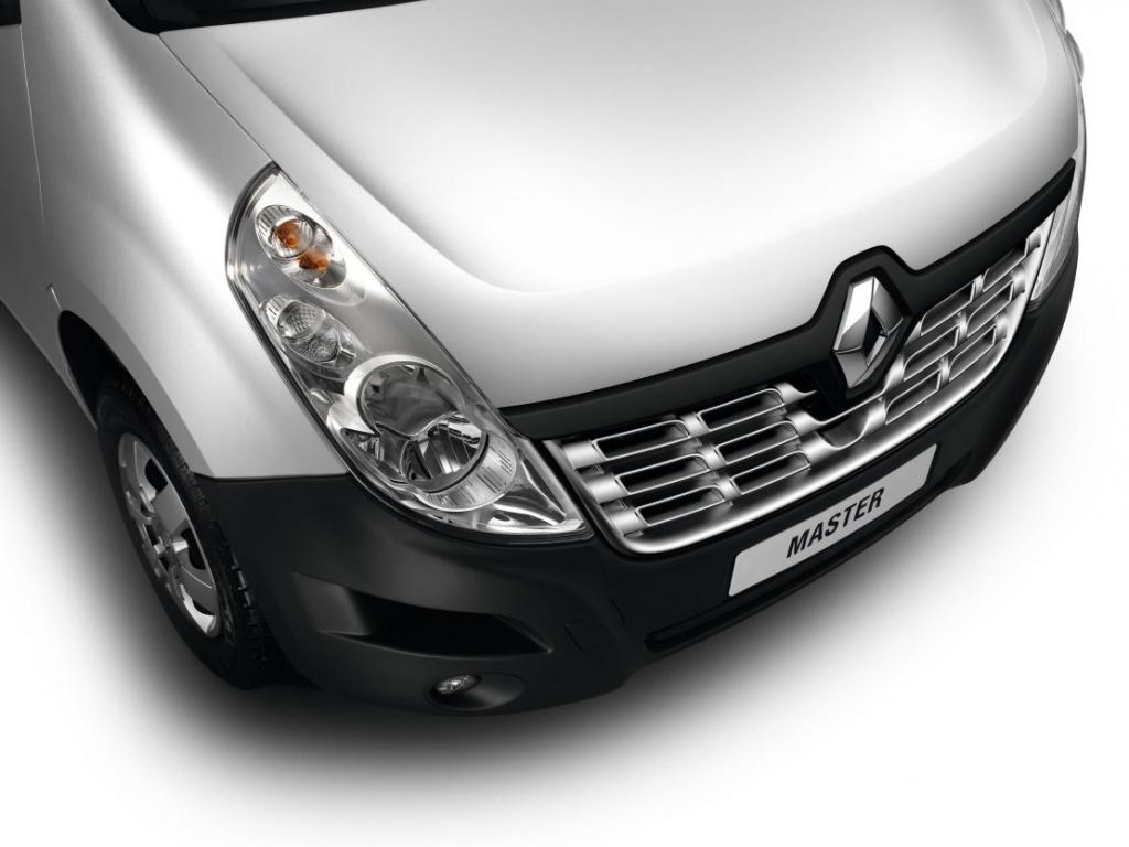 hd-le_renault_master_se_poudre_le_nez_1-2