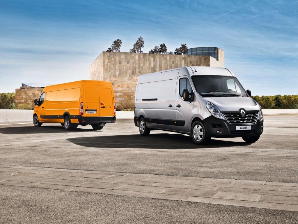 hd-le_renault_master_se_poudre_le_nez_1-5