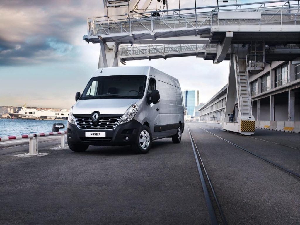 hd-le_renault_master_se_poudre_le_nez_1-6