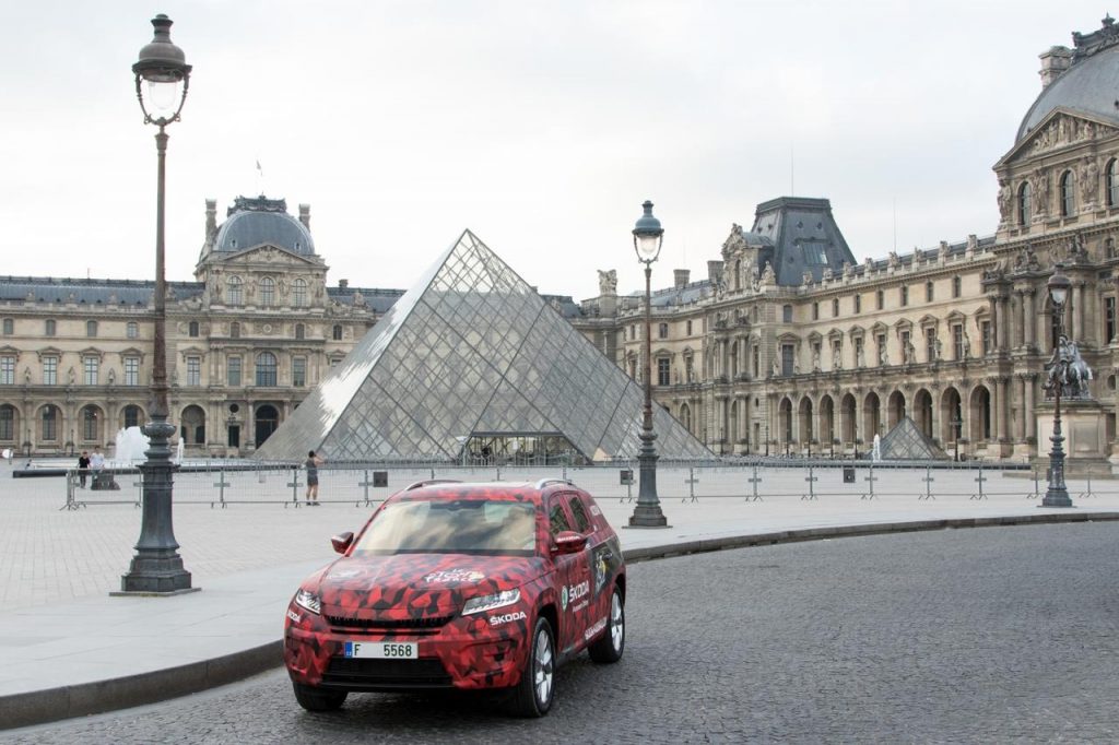 hd-le_skoda_kodiaq_se_glisse_dans_le_peloton_du_tour_de_france_2016_1