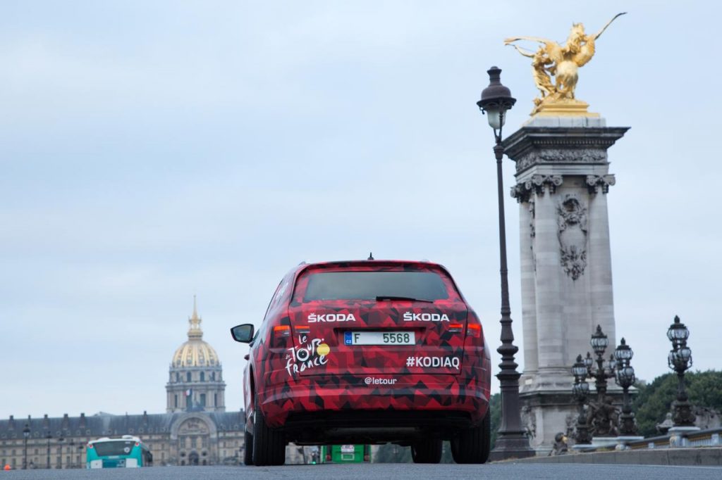 hd-le_skoda_kodiaq_se_glisse_dans_le_peloton_du_tour_de_france_2016_1-7