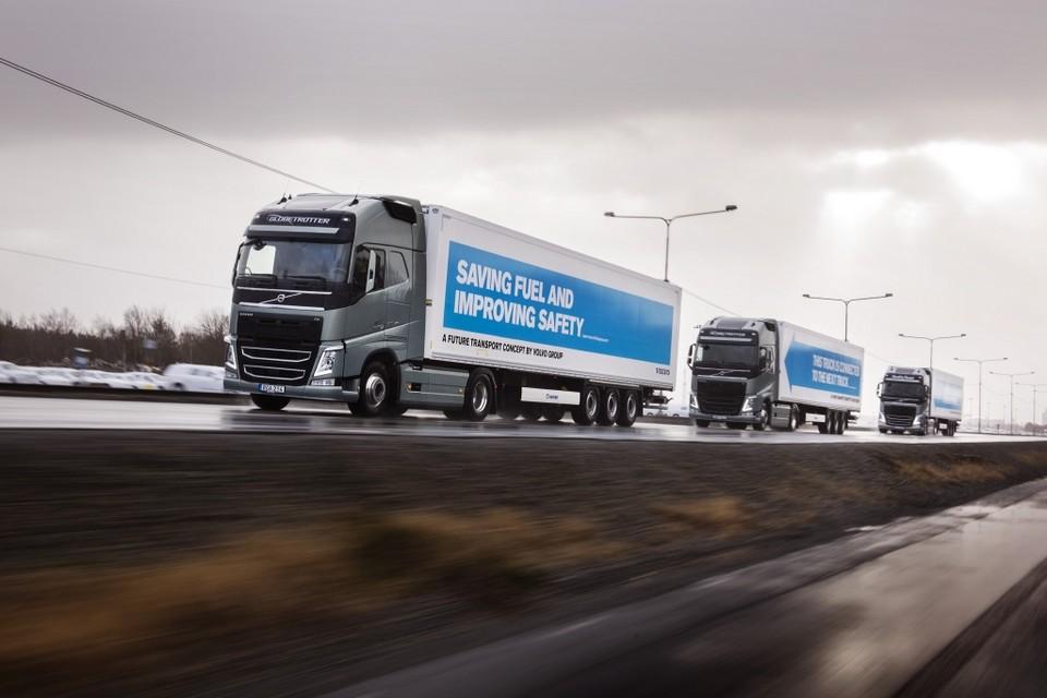 hd-les_camions_volvo_roulent_en_peloton_1-1
