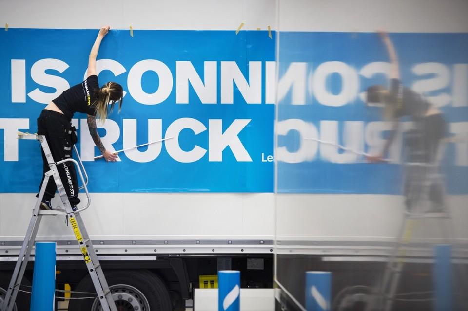 Les camions Volvo roulent en peloton Le Blog Auto