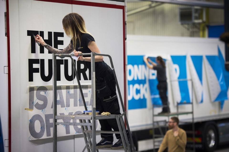 hd-les_camions_volvo_roulent_en_peloton_1-7