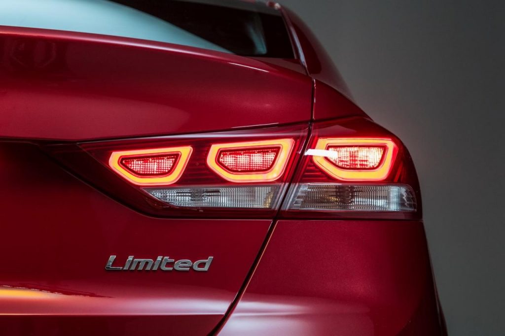 hd-los_angeles_2015_hyundai_elantra_1-1