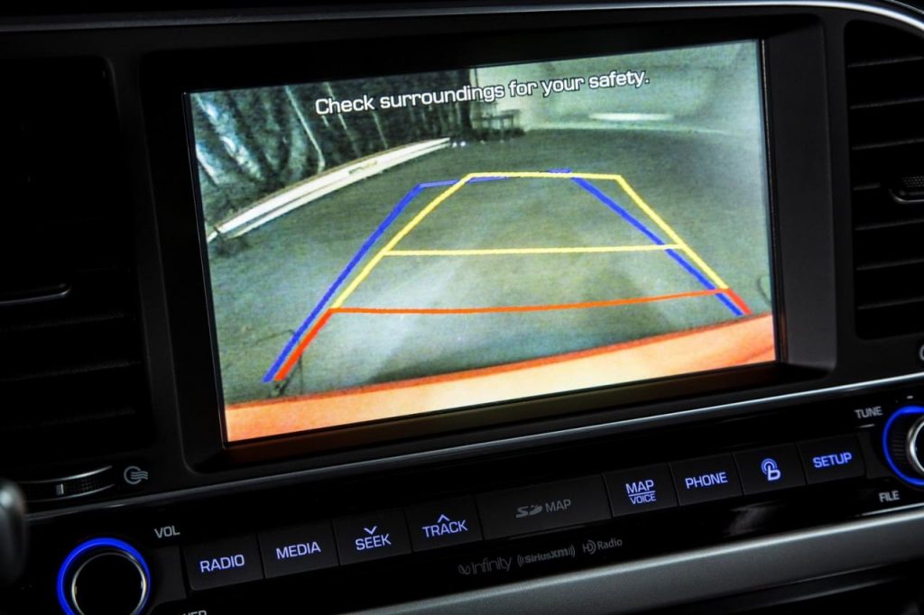 hd-los_angeles_2015_hyundai_elantra_1-11