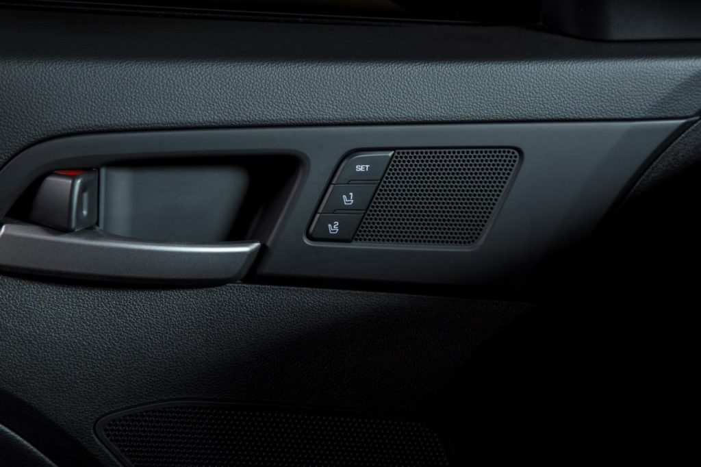 hd-los_angeles_2015_hyundai_elantra_1-12