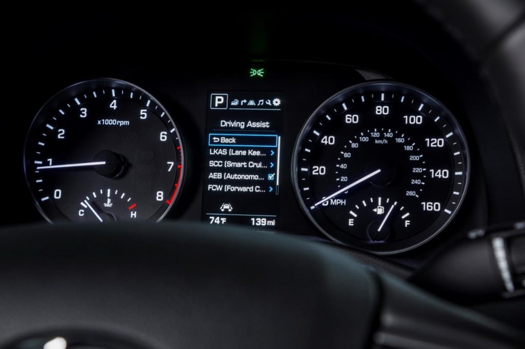 hd-los_angeles_2015_hyundai_elantra_1-13