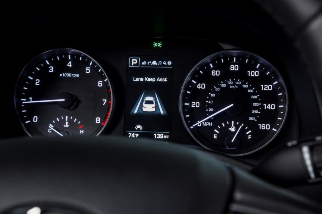 hd-los_angeles_2015_hyundai_elantra_1-14