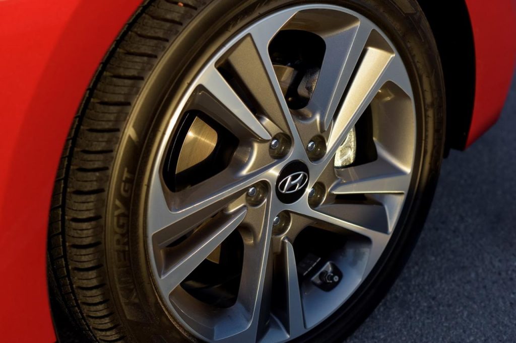 hd-los_angeles_2015_hyundai_elantra_1-4