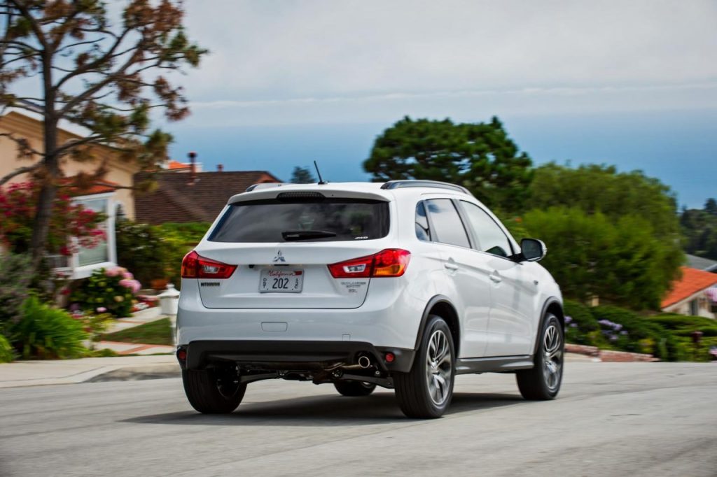 hd-los_angeles_2015_mitsubishi_outlander_sport_1-32