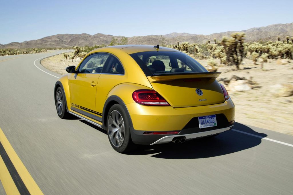 hd-los_angeles_2015_volkswagen_beetle_dune_1-4