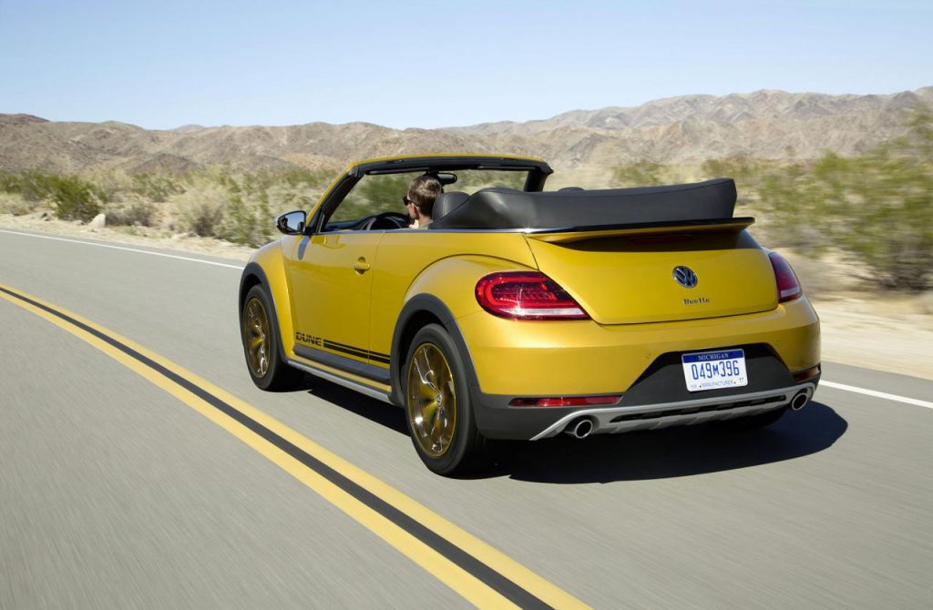 hd-los_angeles_2015_volkswagen_beetle_dune_1-5