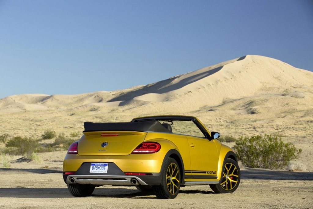 hd-los_angeles_2015_volkswagen_beetle_dune_1-6