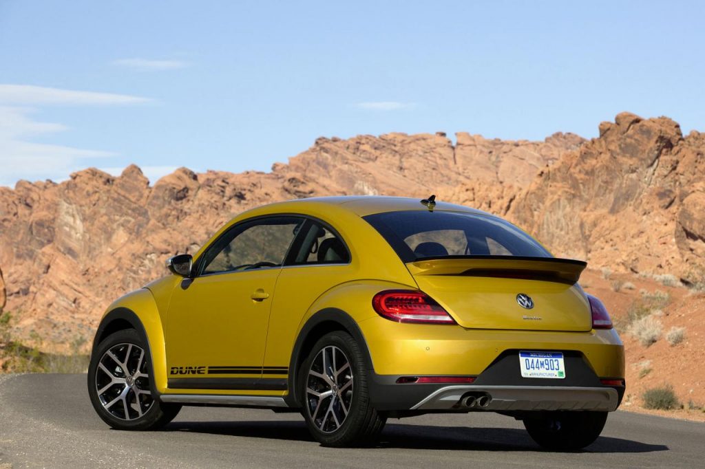 hd-los_angeles_2015_volkswagen_beetle_dune_1-7