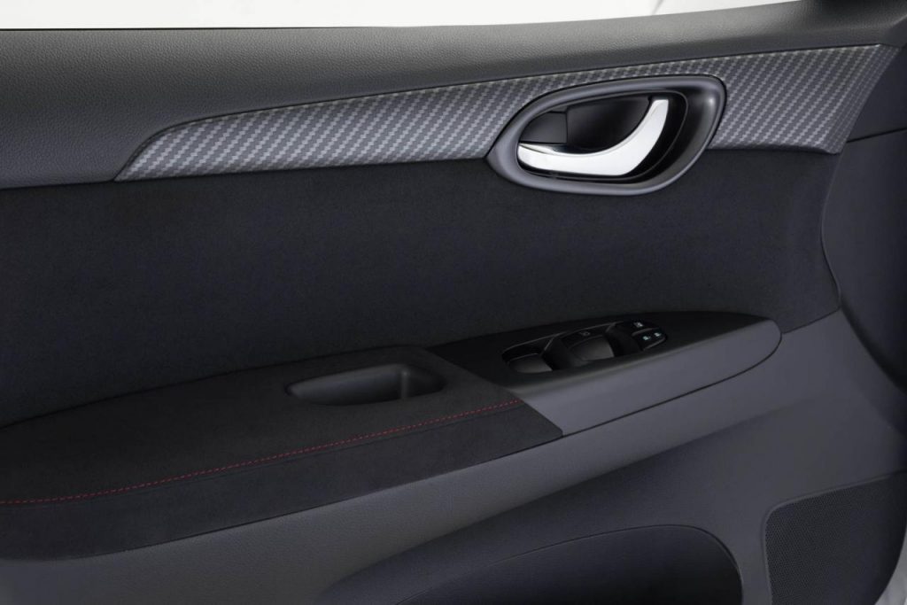 hd-los_angeles_2016_nissan_sentra_nismo_1-14