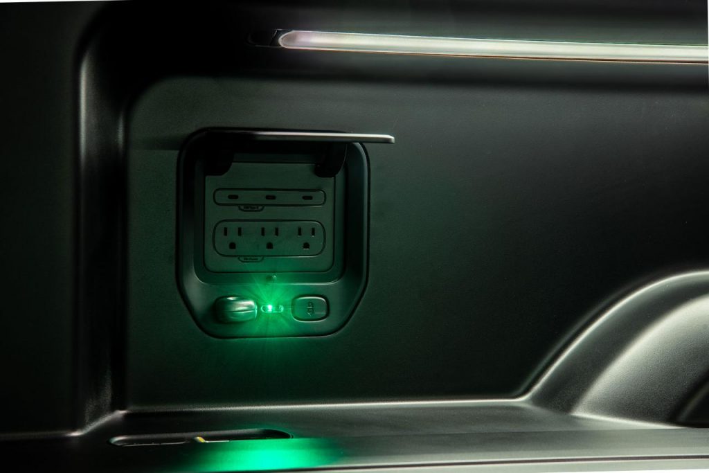 hd-los_angeles_2018_rivian_r1t_1-2